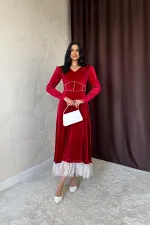 Robe en velours rouge avec accessoires en perles, vente en gros