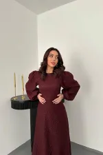 Robe longue ceinturée en dentelle gaufrée prune (vente en gros)