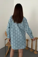 Chemise bleue à col en V et à motifs en gros