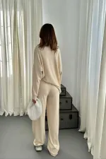 Ensemble pull et pantalon côtelés beiges classiques en gros