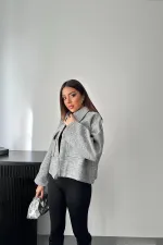 Veste en cachemire grise à rabat de poche en gros