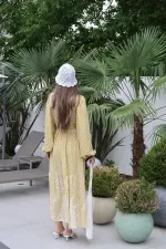 Robe à col juge avec ceinture et motif floral jaune en gros
