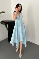 Robe bleue brodée en gros