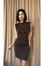 Robe sans manches froncée marron en gros