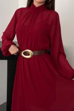 Robe en mousseline bordeaux avec jupe à volants en gros