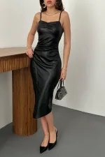 Robe courte plissée en cuir noir en gros