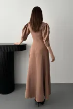 Robe longue décolletée à imprimé camel et nœud décoratif