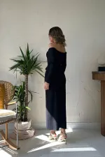 Robe noire en tricot à boutons dorés en gros