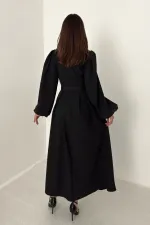 Robe noire en vente en gros avec détails en dentelle