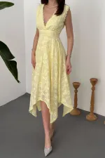 Robe jaune brodée en gros
