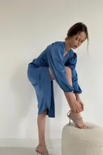 Robe en satin bleu à col en V en gros