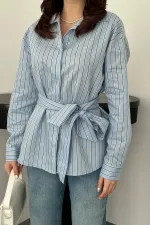 Toptan Bebe Mavi Boyundan Bağlamalı Çizgili Gömlek