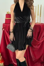 Robe noire à col licou en gros