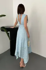 Robe bleue brodée en gros