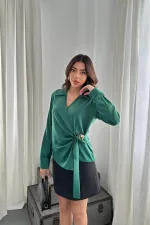 Toptan Yeşil Düğme Detaylı Saten Bluz