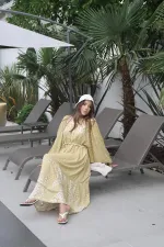 Robe à col juge avec ceinture et motif floral jaune en gros