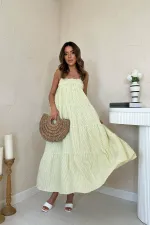 Robe en mousseline verte à rayures et bretelles en gros