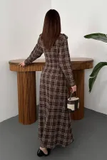 Robe plissée marron à carreaux en gros