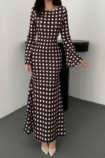 Robe moulante marron à pois en gros