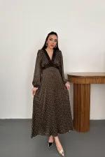 Robe kaki satinée à pois avec détails en dentelle, en vente en gros