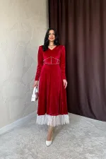 Robe en velours rouge avec accessoires en perles, vente en gros