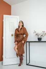 Robe en satin marron avec détails en cuir, vente en gros