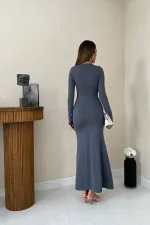 Toptan Gri Vücudu Saran Uzun Elbise