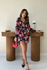 Robe en satin rouge avec ceinture en gros