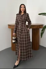 Robe plissée marron à carreaux en gros
