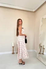 Robe fleurie beige en gros avec nœud sur le devant