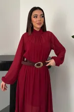 Robe en mousseline bordeaux avec jupe à volants en gros