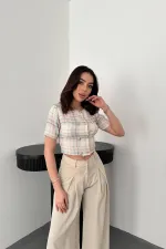 Chemisier blanc rayé et boutonné en gros