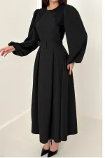 Robe noire en vente en gros avec détails en dentelle