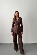 Costume marron brillant avec ceinture en gros