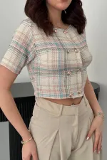 Chemisier blanc rayé et boutonné en gros