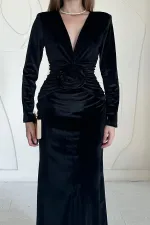 Toptan Siyah Önü Yırtmaçlı Güllü Elbise