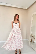 Robe fleurie beige en gros avec nœud sur le devant