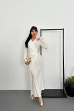 Robe plissée écrue à boucle en gros