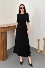 Robe noire plissée à col rond en gros