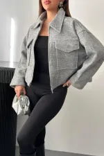 Veste en cachemire grise à rabat de poche en gros