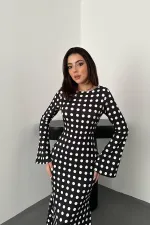 Robe moulante noire à pois en gros