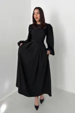 Robe noire en vente en gros avec détails en dentelle