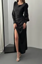 Robe en satin noir avec fente latérale et plis, vente en gros