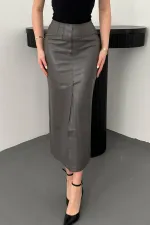 Jupe grise fendue et brodée en gros