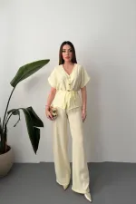 Ensemble deux pièces en modal avec détail de bouton jaune, vente en gros