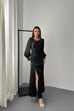Robe en satin noir avec fente latérale et plis, vente en gros