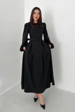 Robe noire en vente en gros avec détails en dentelle