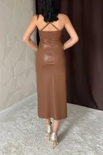 Robe en cuir marron dos nu en gros