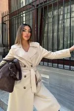 Trench-coat long beige à ceinture en gros