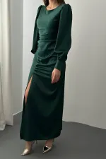 Toptan Zümrüt Yanı Büzgülü Yırtmaçlı Saten Elbise